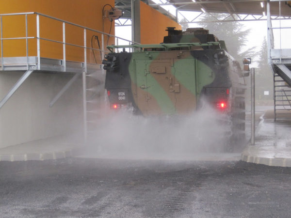 Aire de lavage pour vehicules militaires