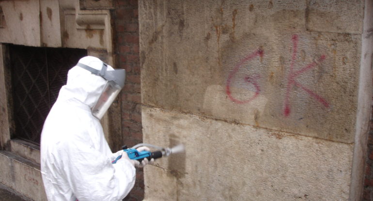 Reinigung-Graffiti-skaliert.jpg