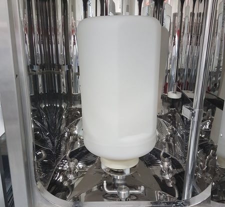 washing-cabin-pharmaceutical-containers.jpg