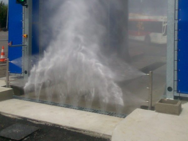 Bus chassis washer