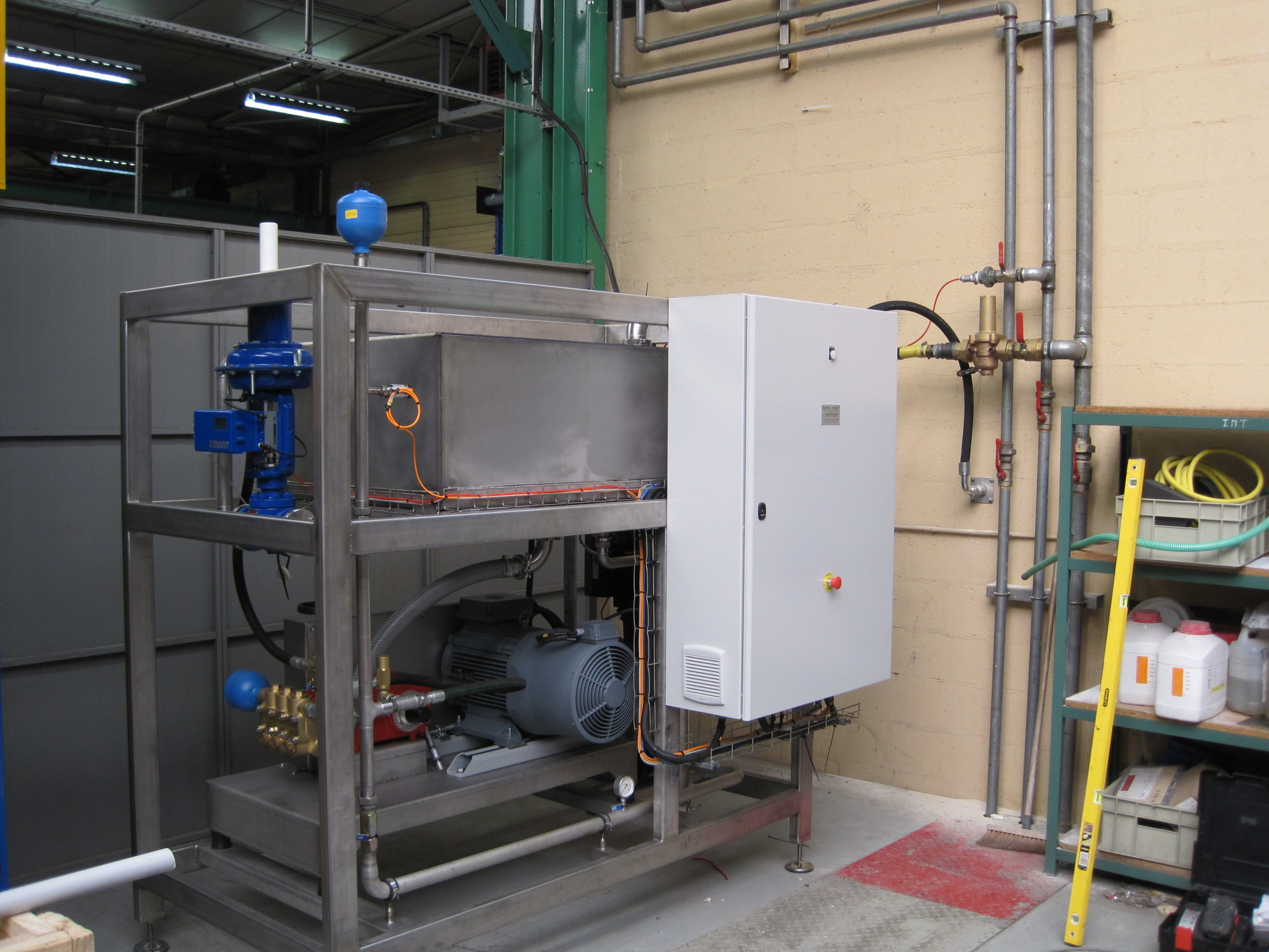 ADF pressurized cabinets test cabins - Montanier