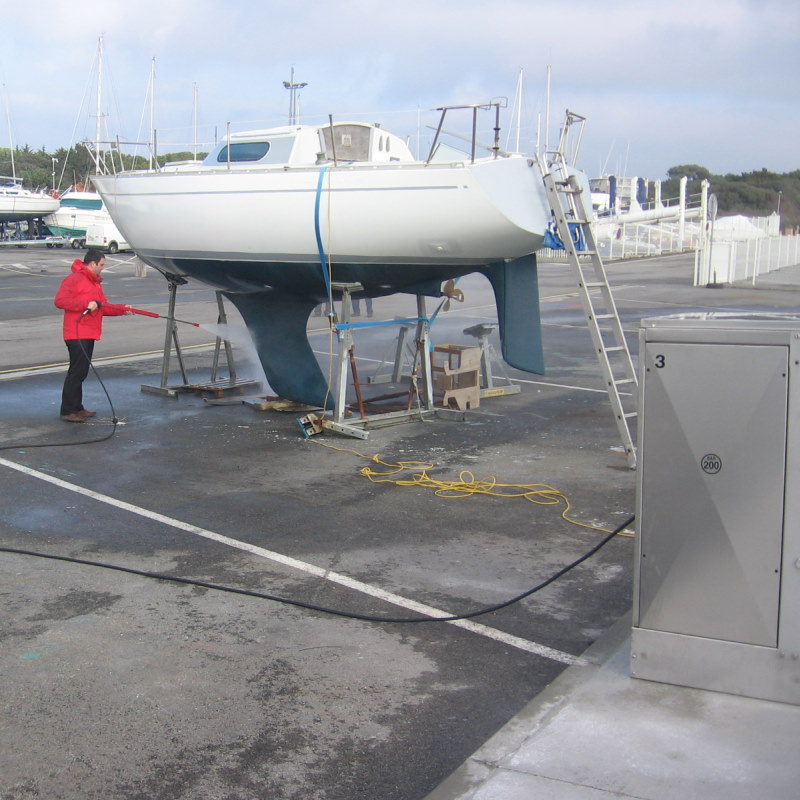 Automatic washing station