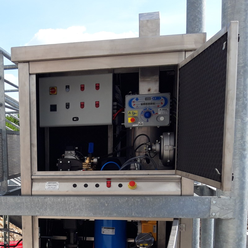 Automatic washing station