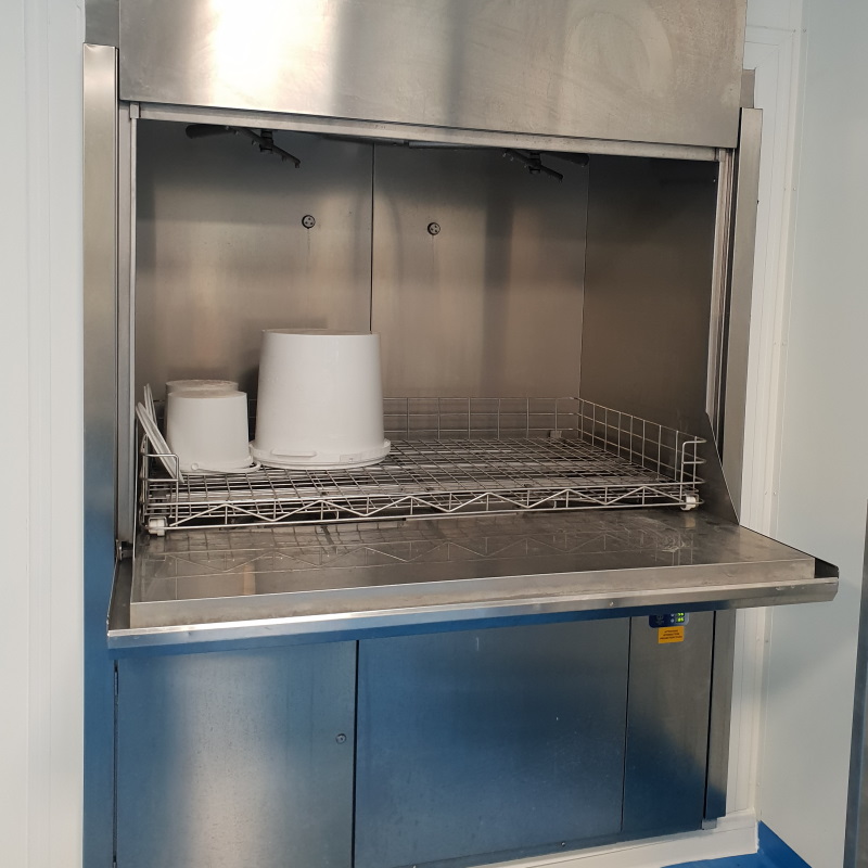 Machine à laver les ustensiles et fûts