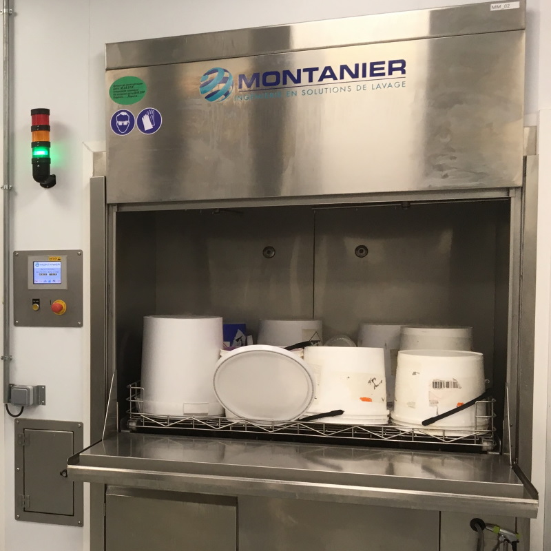 Machine à laver les ustensiles et fûts