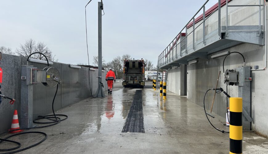 Waschplatz mit BOM-Fahrzeug